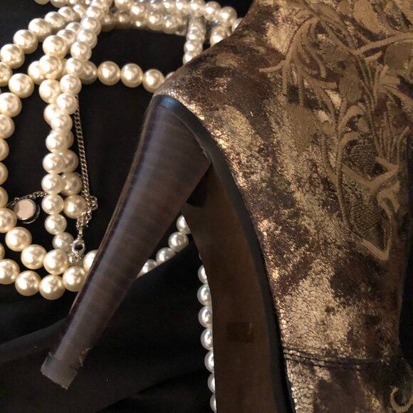 Vintage Style Gold Knee Length Leather Dress Boot - Picture 11 of 16